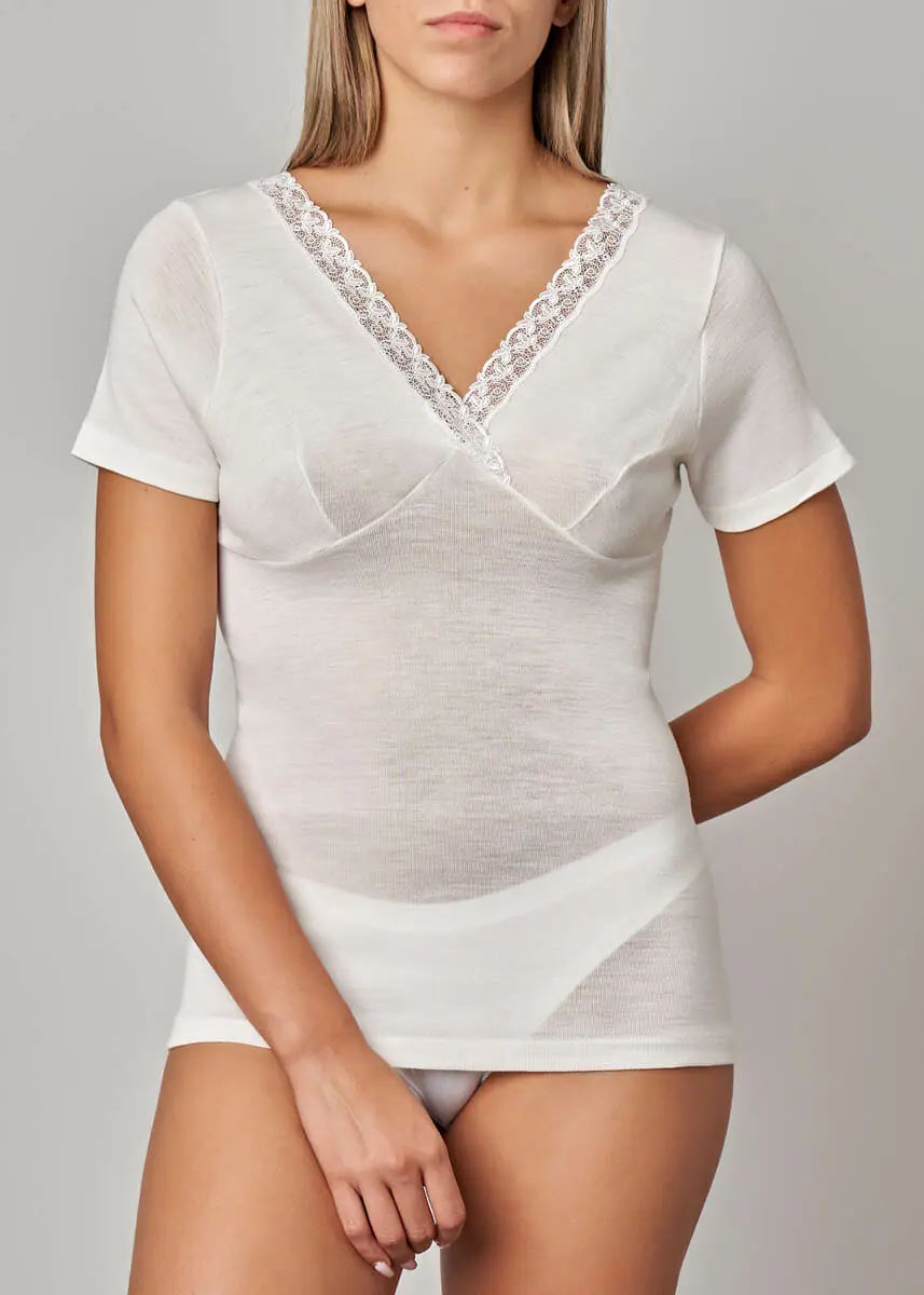 191 – 424 Maglia donna manica corta forma seno