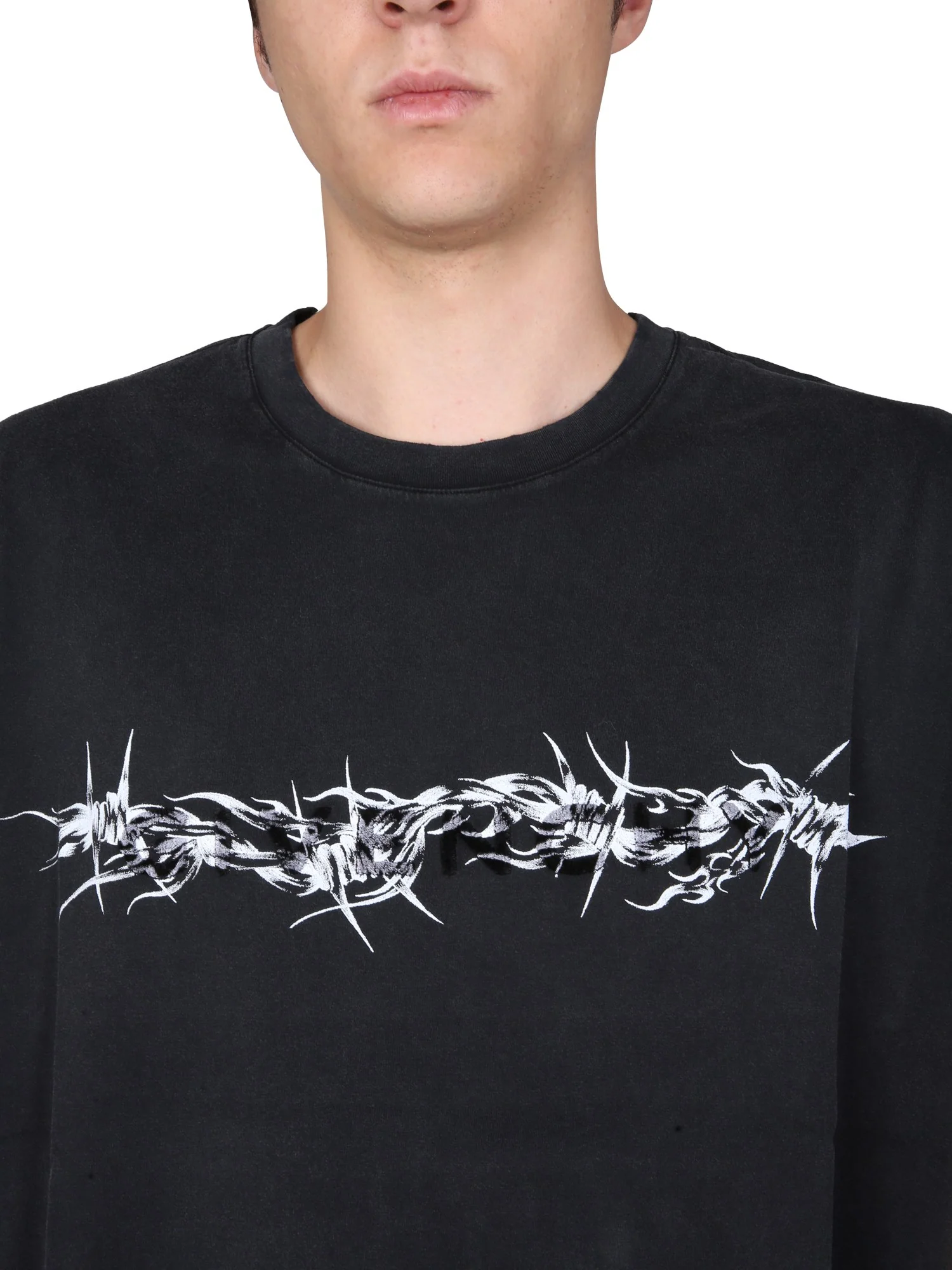 T-shirt GIVENCHY logo ricamato Barbed oversized fit nera - immagine 7