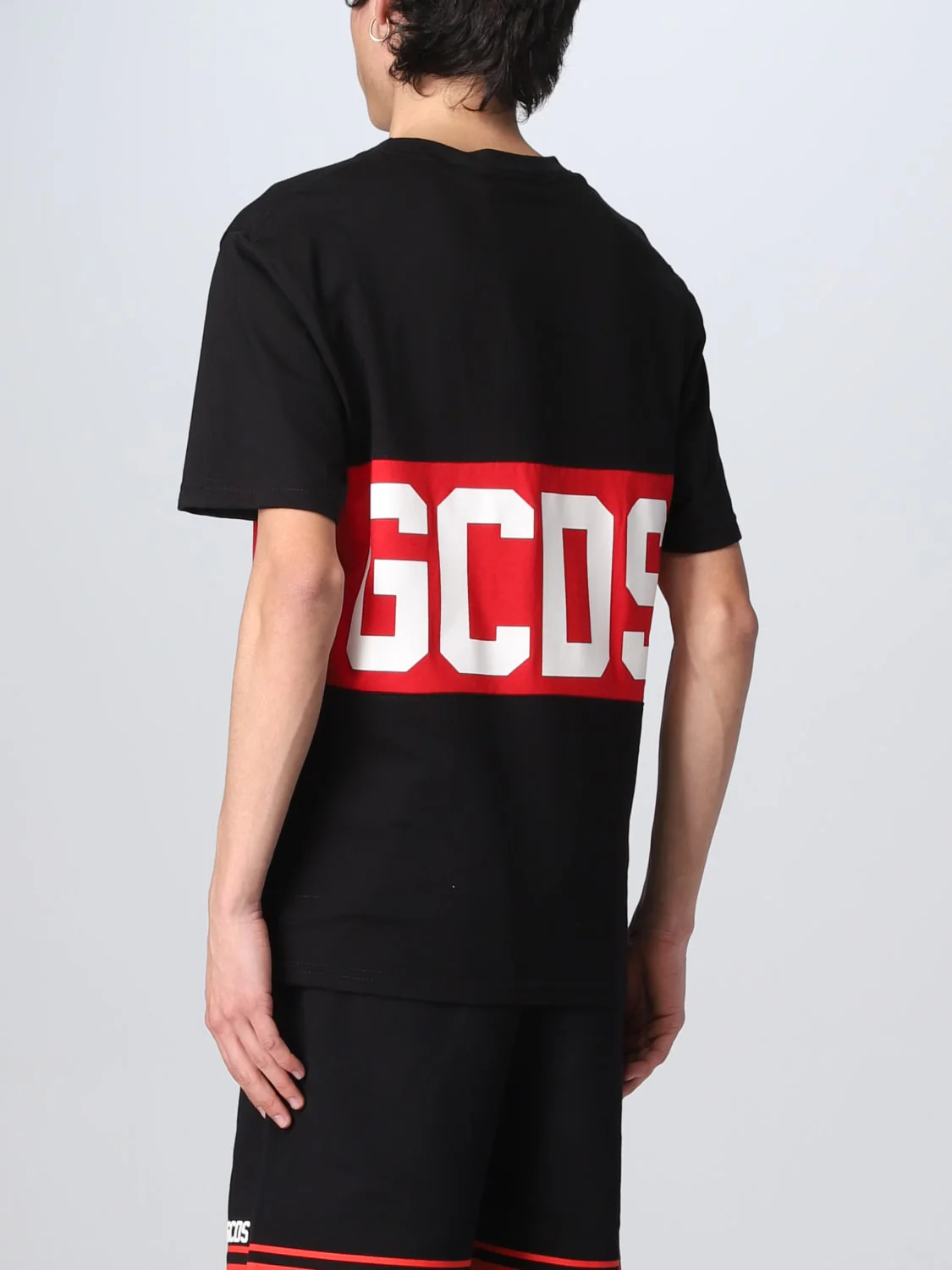 T-shirt GCDS con banda logo rosso nera - immagine 3