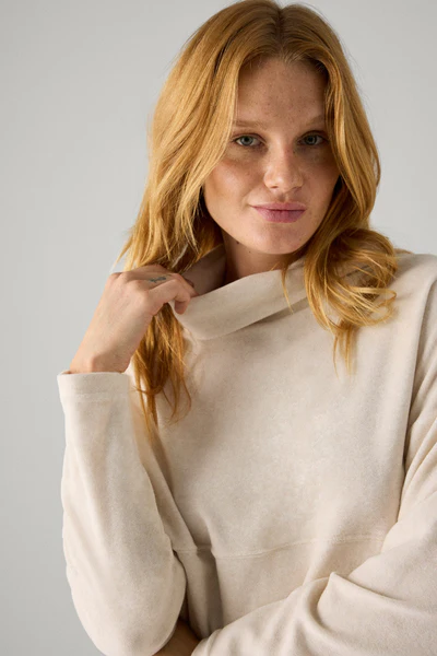Maglione dolcevita tinta unita color avorio - immagine 4