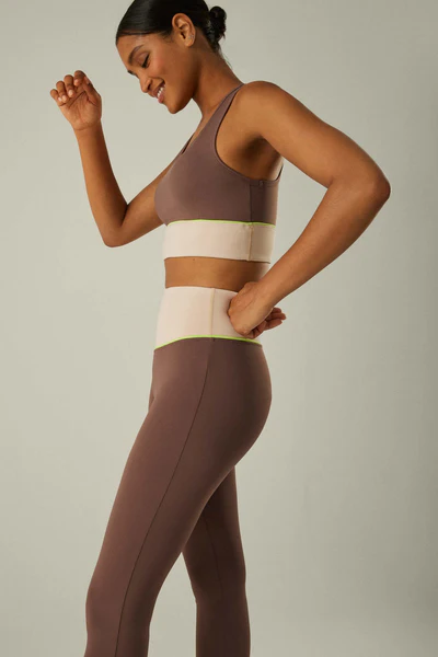 Leggings sportivi marroni con tasca interna, effetto pancia piatta - immagine 5