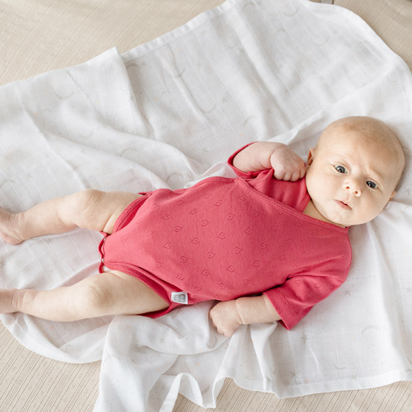 Body incrociato a manica corta traforato cuori 100% cotone neonato Fucsia