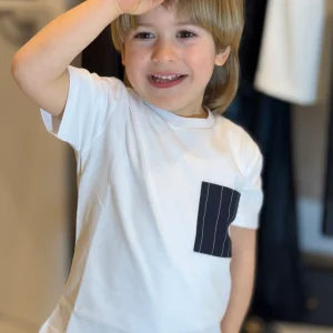 NEVER TOO - T-shirt bianca con taschino blu gessato bambino