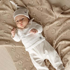 Completo Neonato 3 Pezzi con Maglioncino in Maglia, Ghettina e Cappellino a Righe