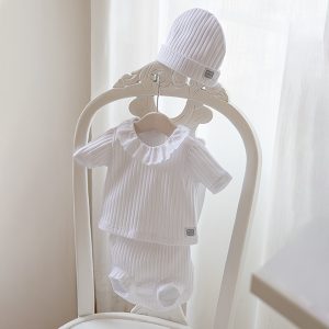 Completo copripannolino e maglia a manica corta bianco