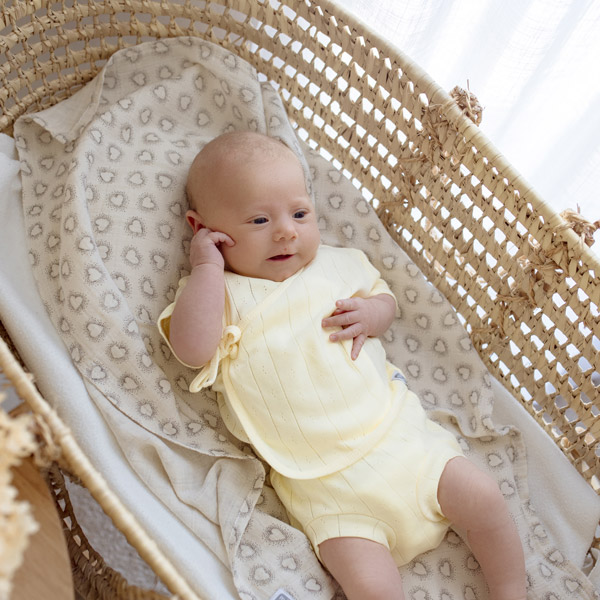 Completo neonato 100% cotone a costine con giacchino incrociato e copripannolino - immagine 3