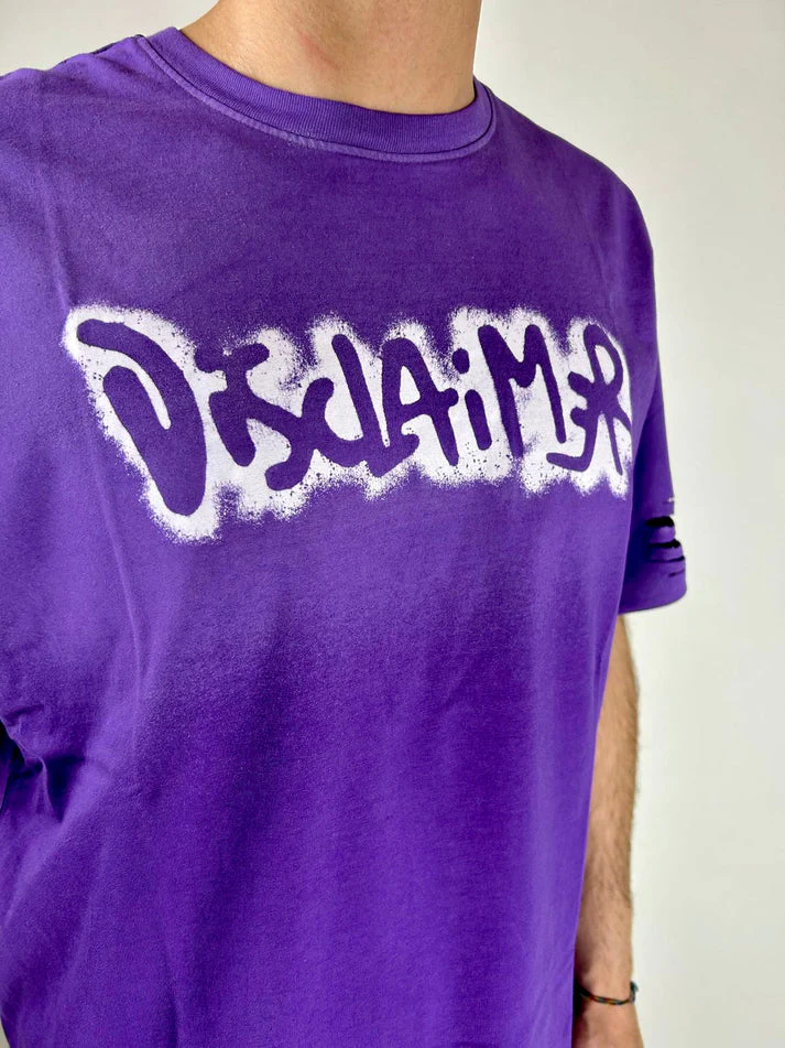 T-shirt DISCLAIMER scratch con strappi capo in tinto viola - immagine 3