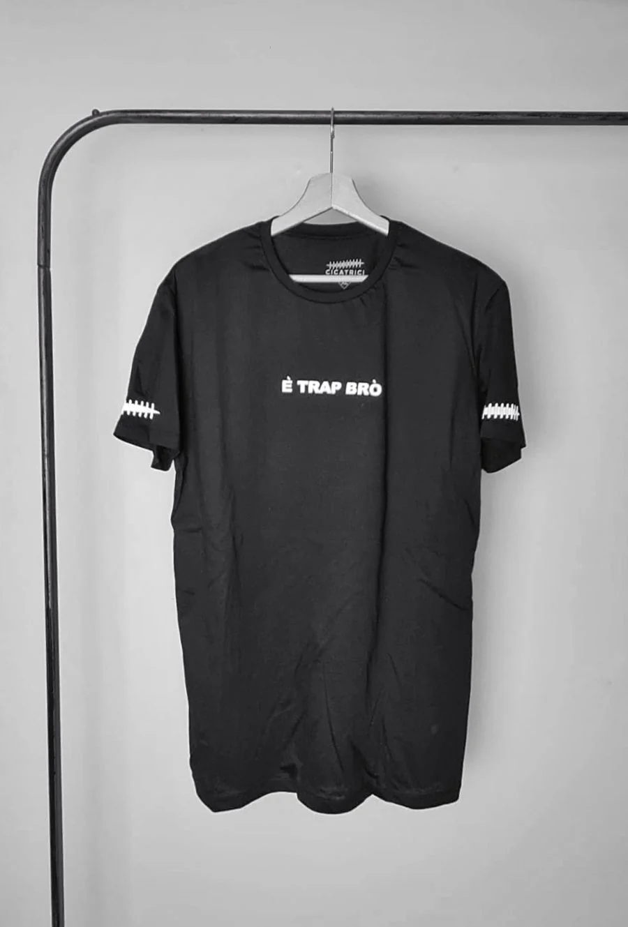 T-shirt CICATRICI taglia unica Oversize E' TRAP BRO - immagine 2