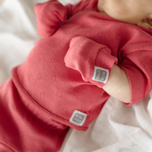 Muffole traforate con cuori 100% cotone neonato