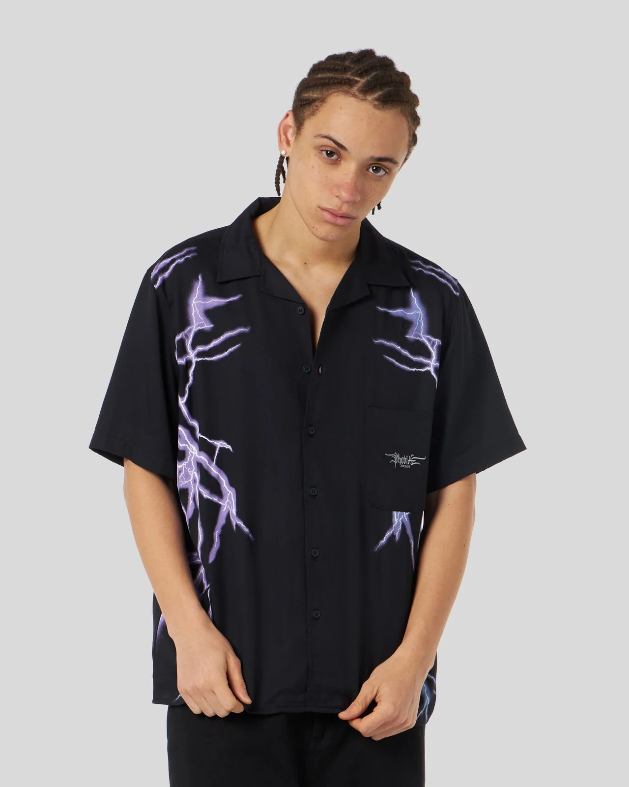 Completo estivo PHOBIA camicia + bermuda nero stampa laterale fulmini viola - immagine 3