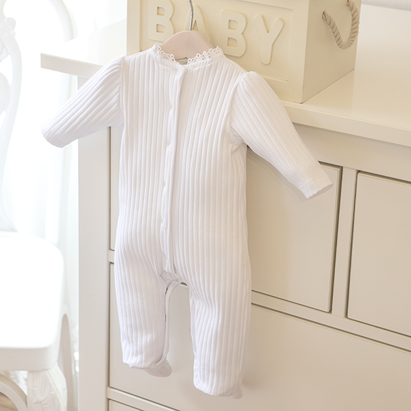 Tutina in costina per neonati con pizzo - immagine 3