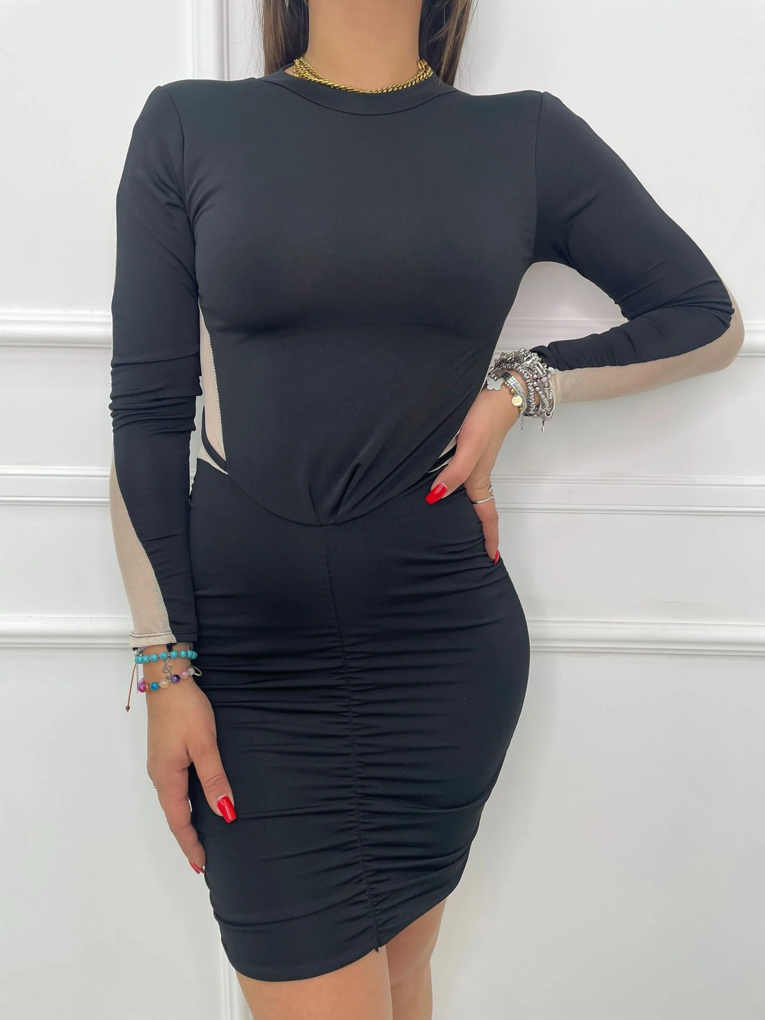 Vestitino con parti velate e schiena scoperta - immagine 6