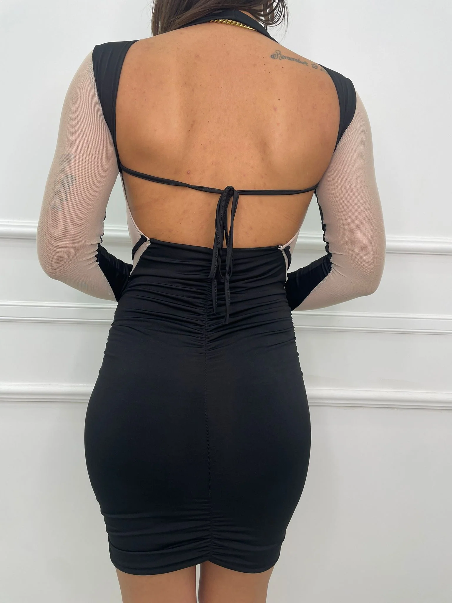 Vestitino con parti velate e schiena scoperta - immagine 8