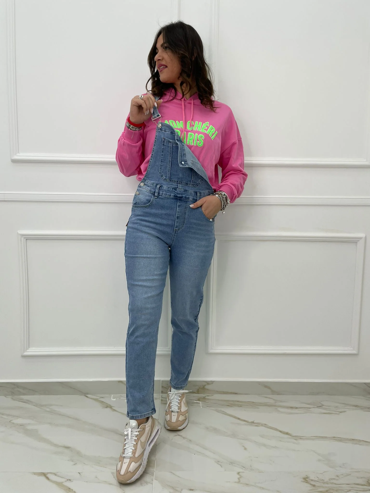 Salopette di jeans lavaggio chiaro - immagine 3