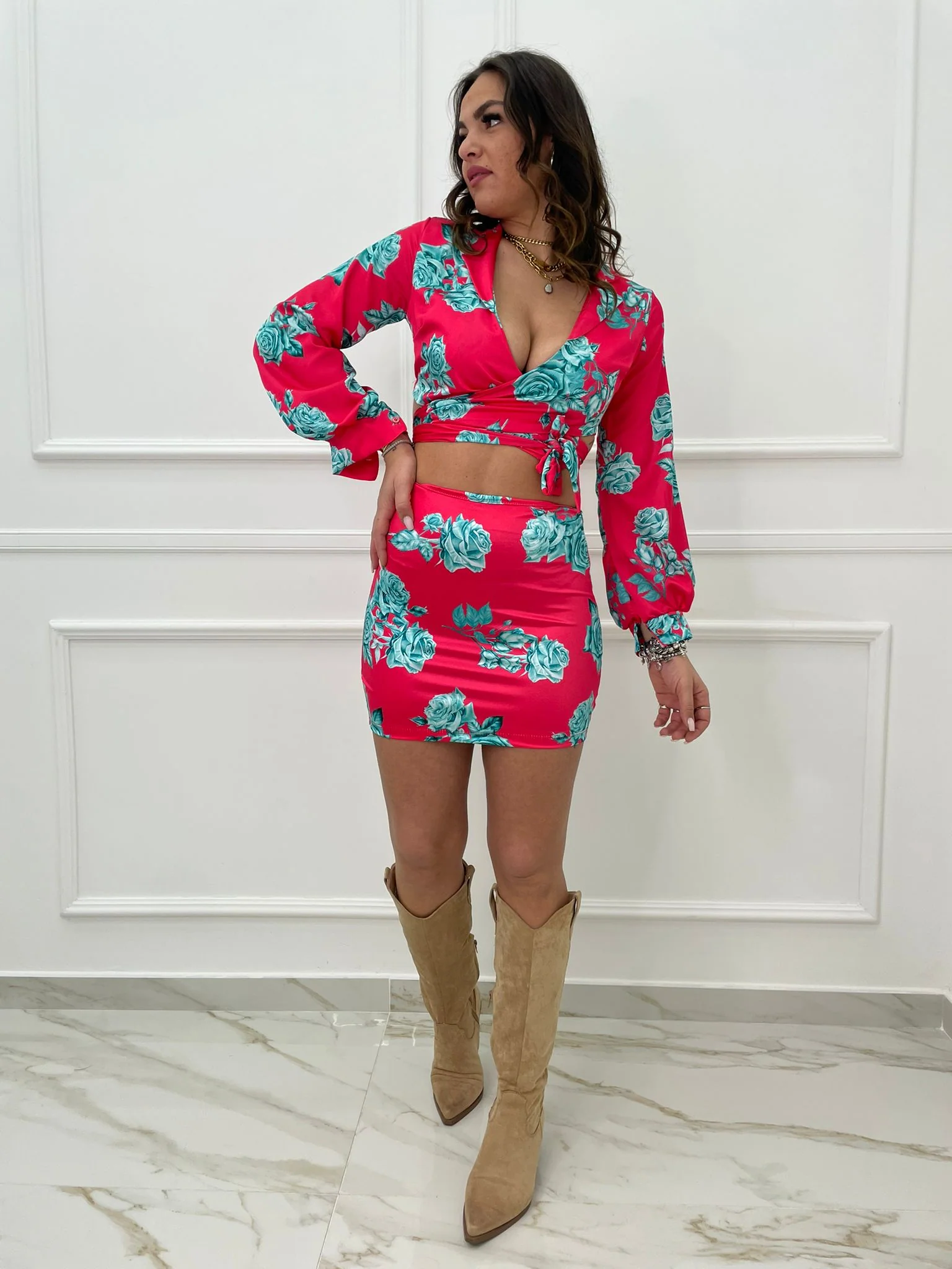 Coordinato fantasia fiori con camicia crop - immagine 5