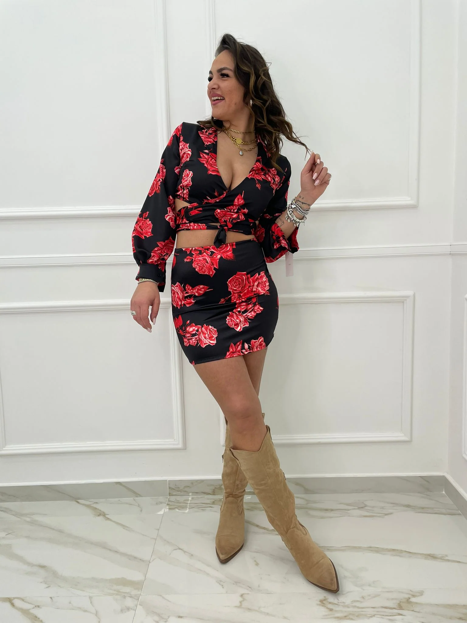 Coordinato fantasia fiori con camicia crop - immagine 8