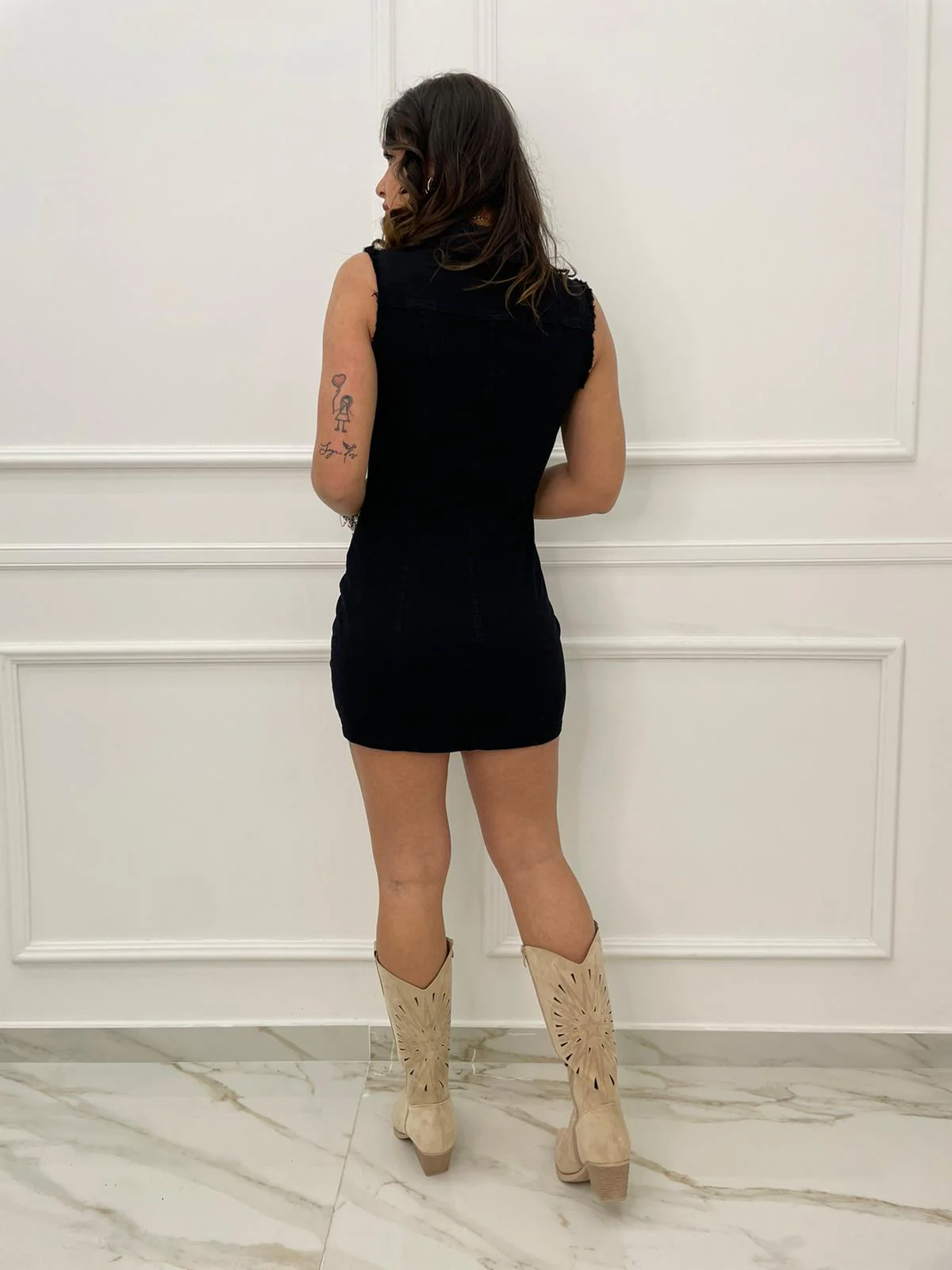 Vestitino di jeans giro manica con bottoni avanti - immagine 9