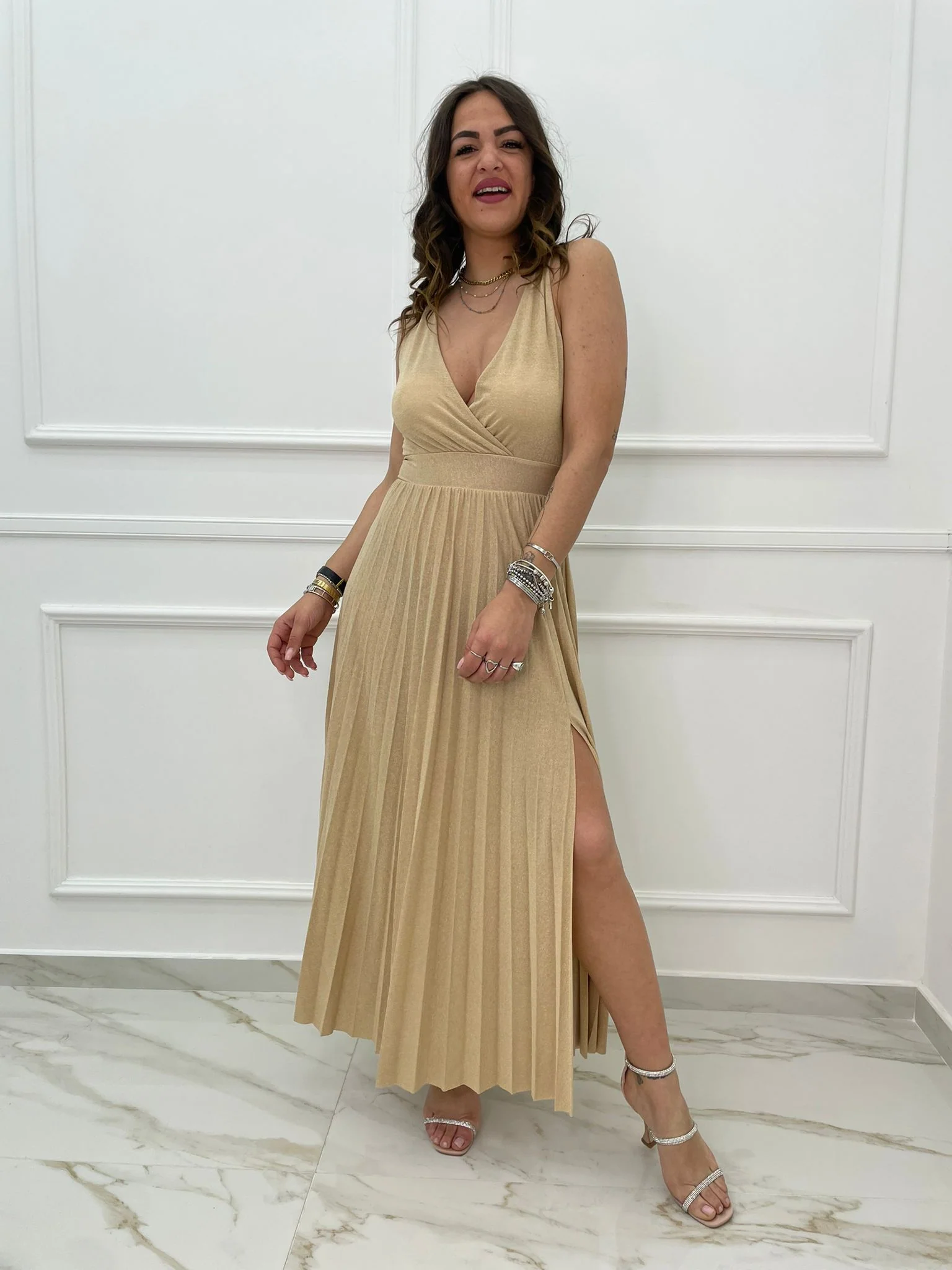 Vestito lungo lurex con scollo a V alla schiena - immagine 8