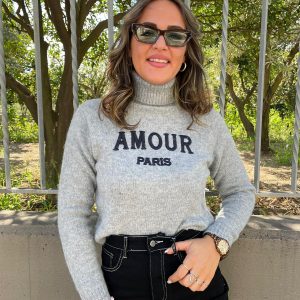 Maglia collo alto con scritta "Amour"