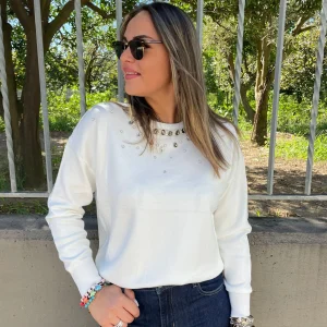 Maglioncino tinta unita con swarovski al collo