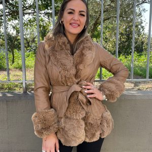 Pelliccia eco marrone con cintura
