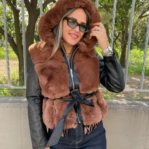 Pelliccia marrone con maniche eco pelle