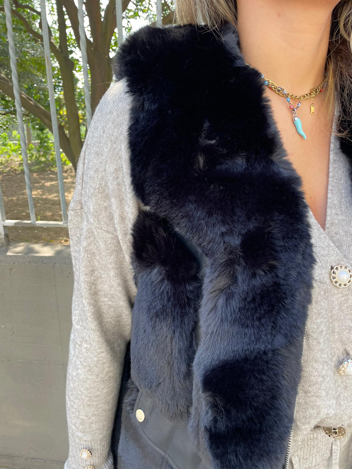 Pelliccia eco nera con tasche eco pelle - immagine 5