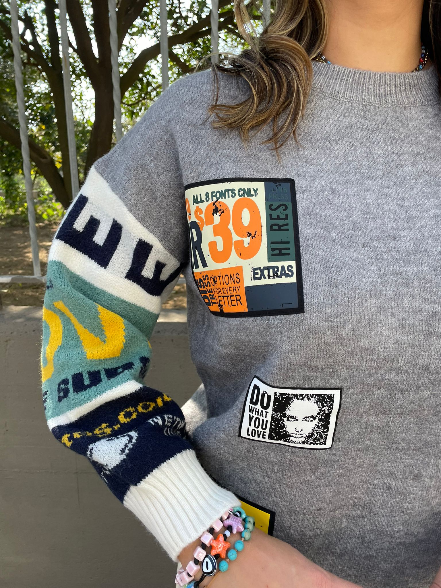 Maglione giro collo con stampe colorate - immagine 7