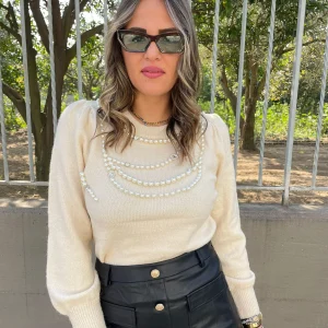 Maglia giro collo con perle e spalle a sbuffo