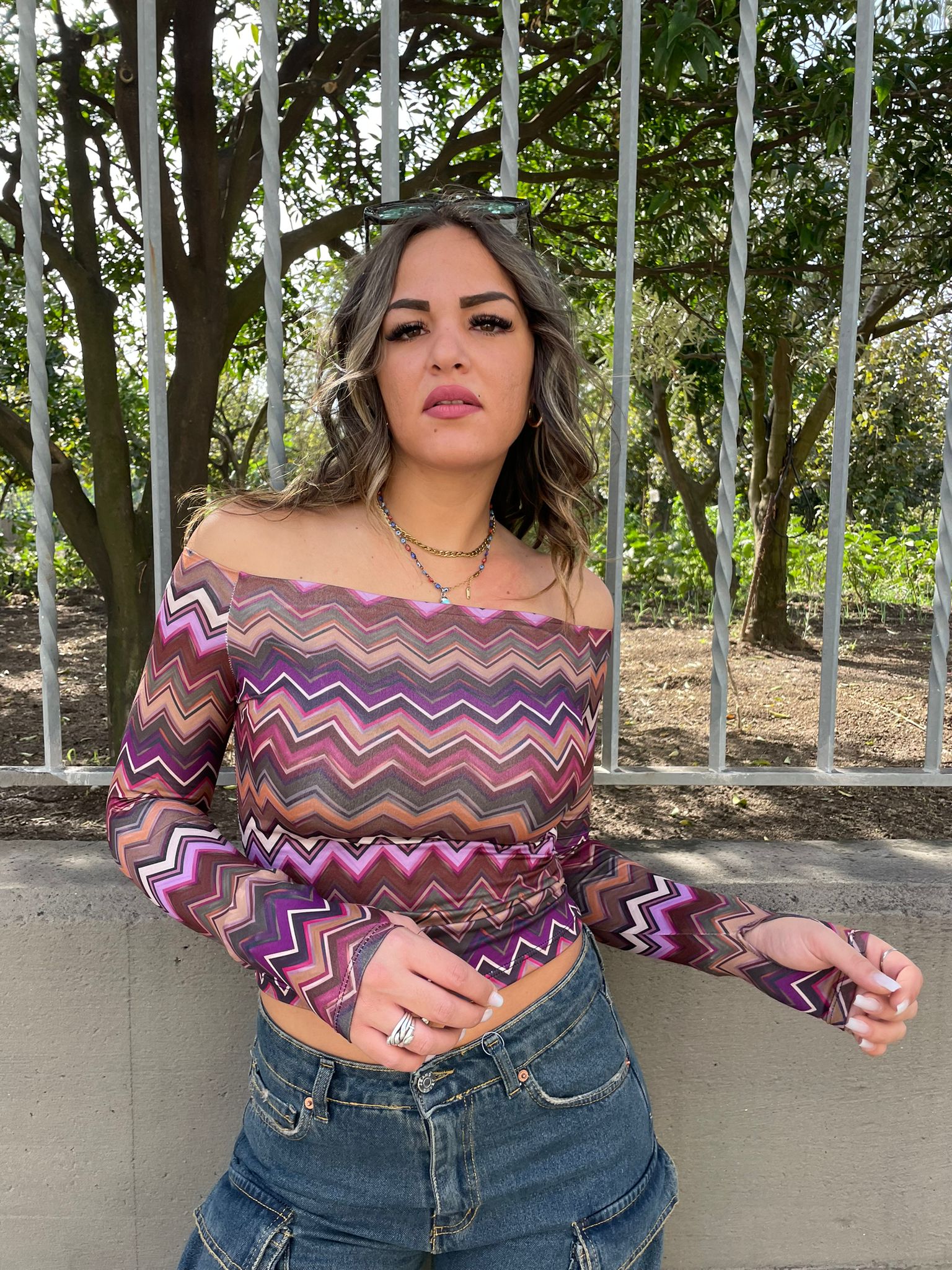 Maglia fantasia etnica scollo a barca - immagine 2