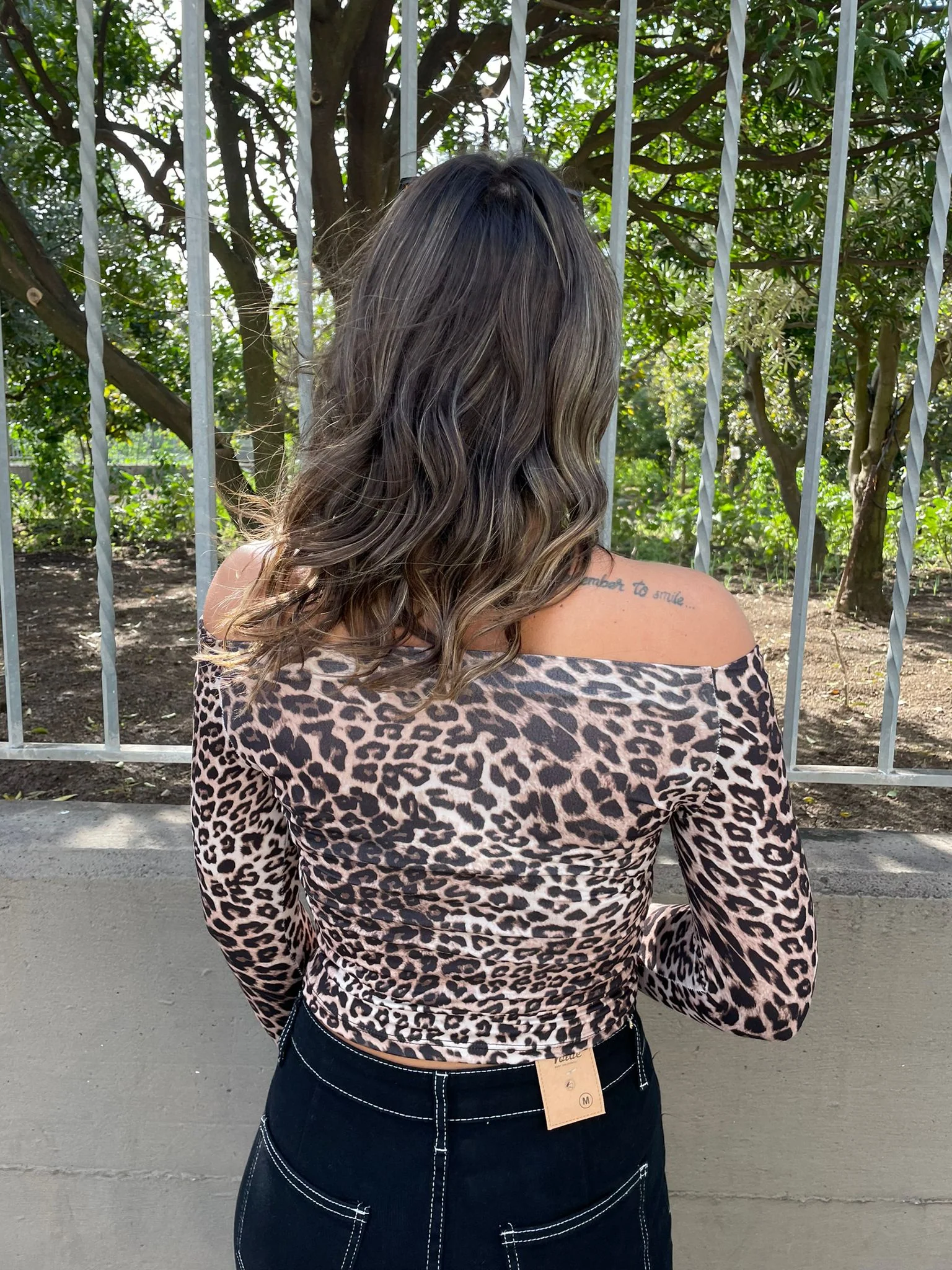 Maglia fantasia animalier con scollo a barca - immagine 3