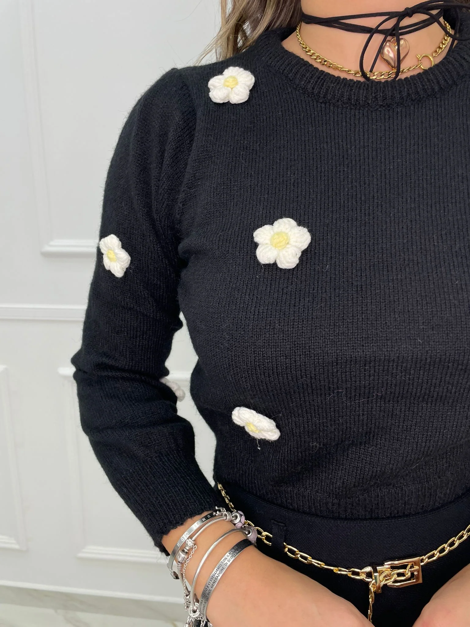 Maglioncino giro collo con margherite ricamate - immagine 6