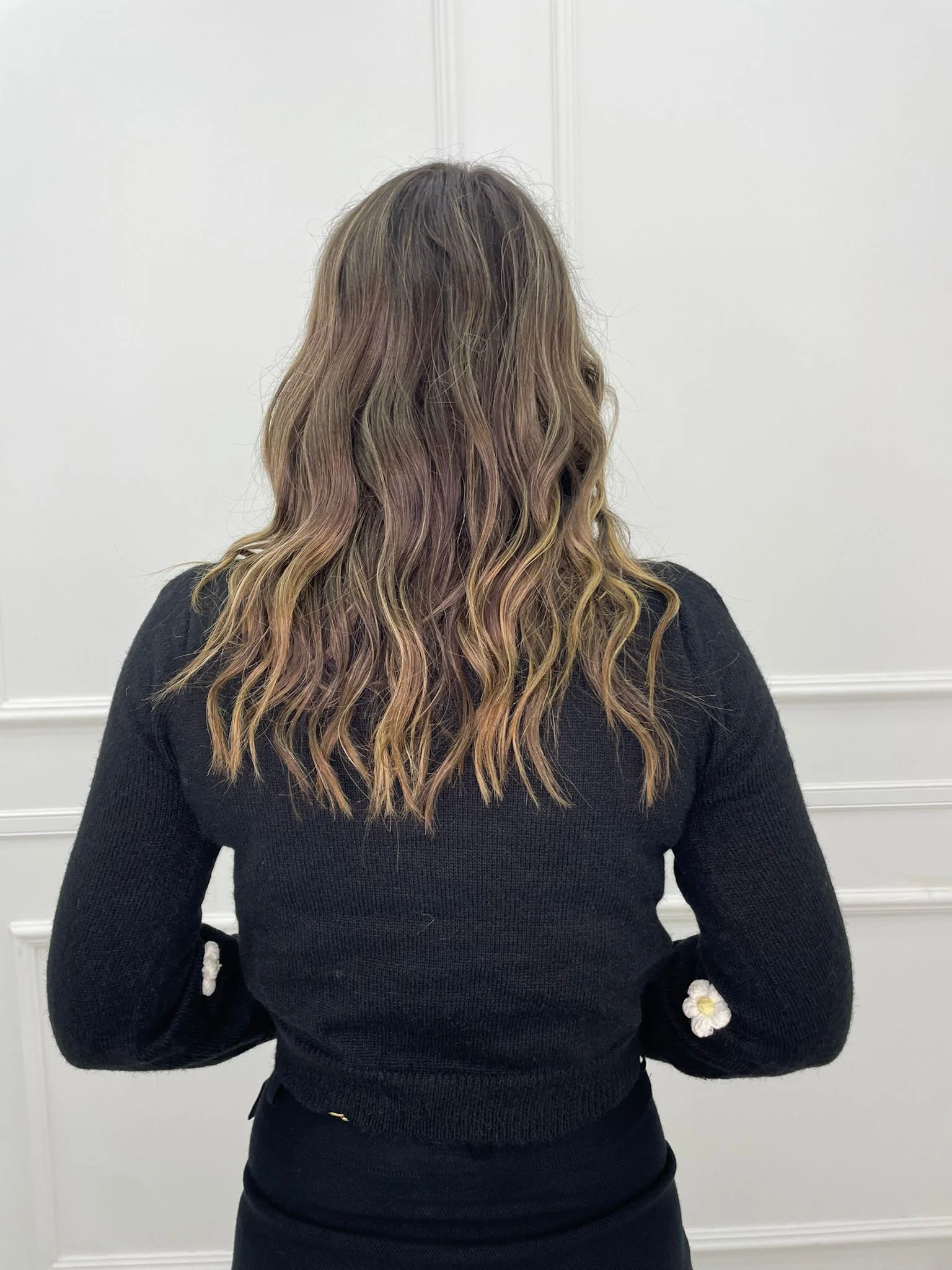 Maglioncino giro collo con margherite ricamate - immagine 7