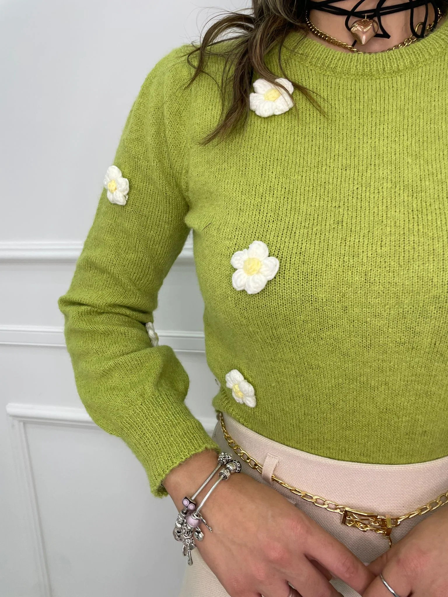 Maglioncino giro collo con margherite ricamate - immagine 3