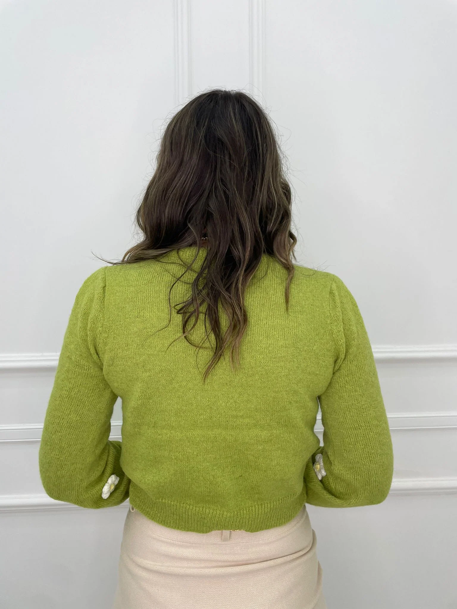 Maglioncino giro collo con margherite ricamate - immagine 4