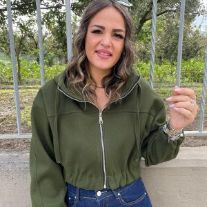 Giubbino corto in panno con cappuccio