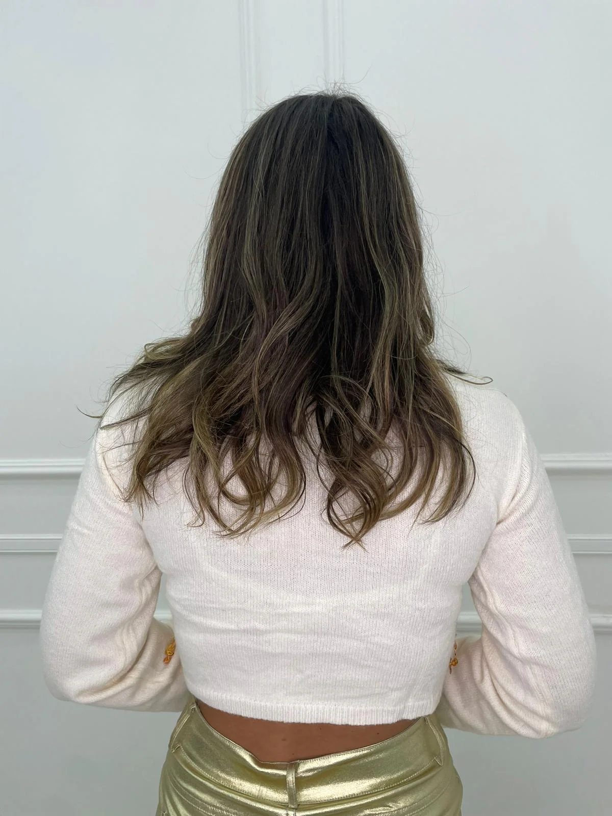 Maglione mezzo collo con cascata di paillettes - immagine 6