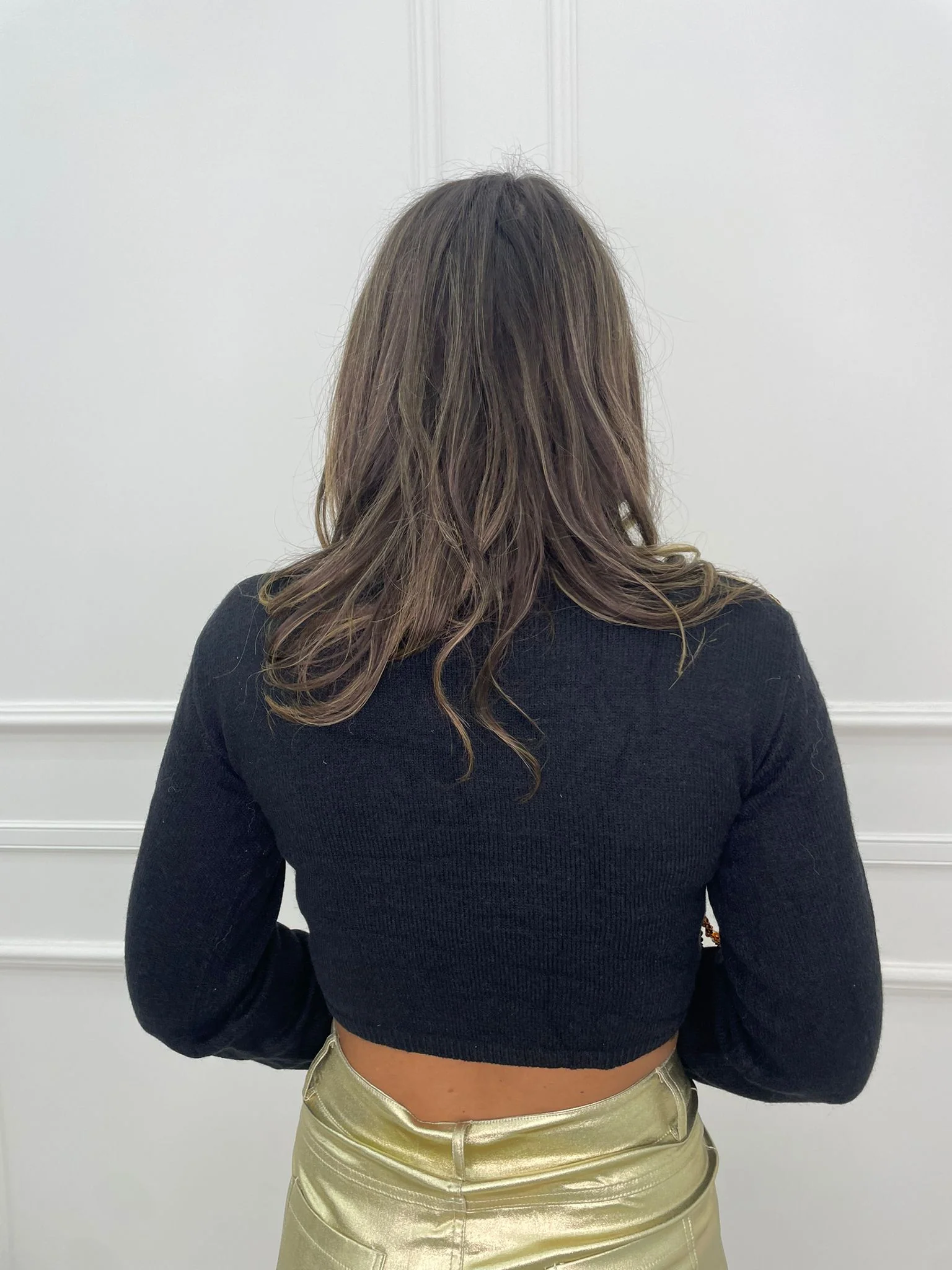 Maglione mezzo collo con cascata di paillettes - immagine 3