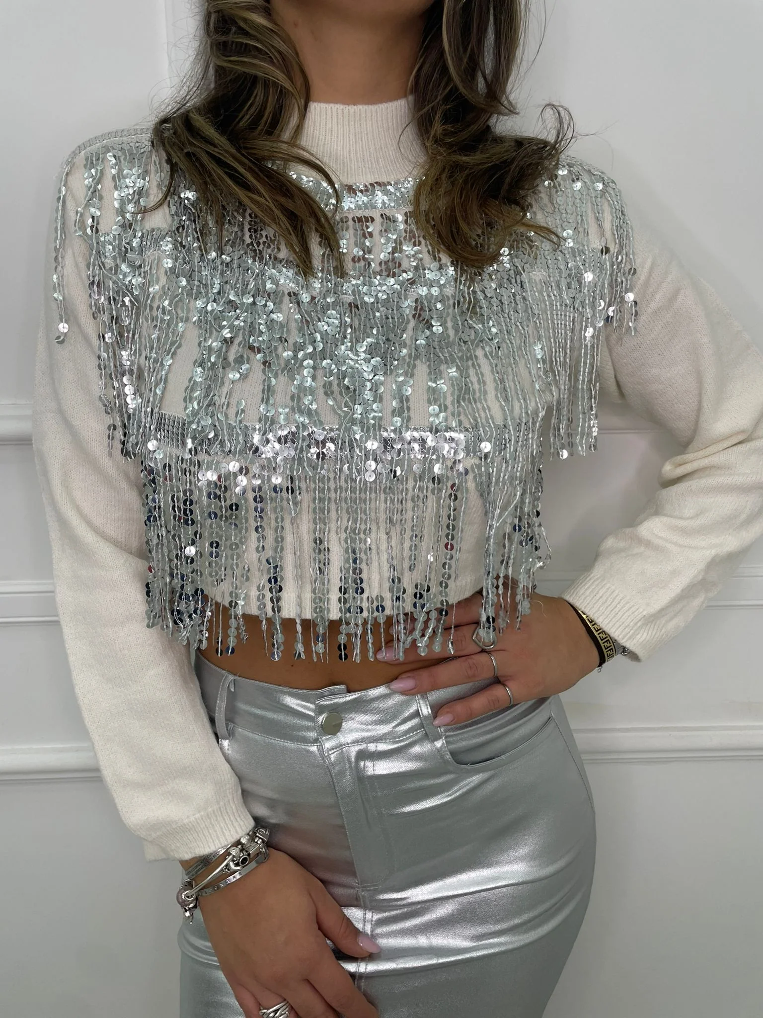 Maglione mezzo collo con cascata di paillettes - immagine 8