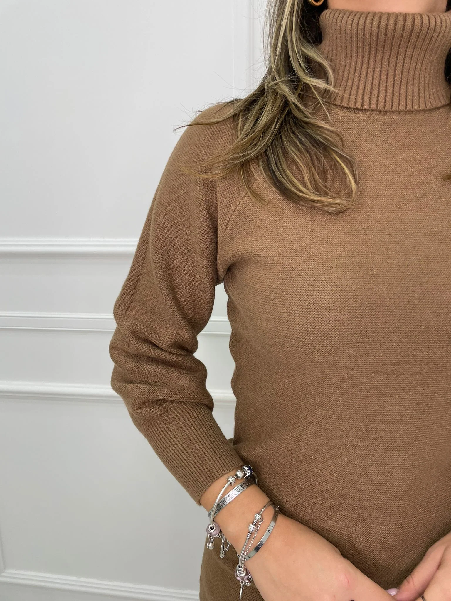 Maglione over collo alto tinta unita - immagine 4