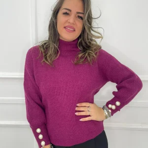 Maglione collo alto con bottoni perla alle maniche