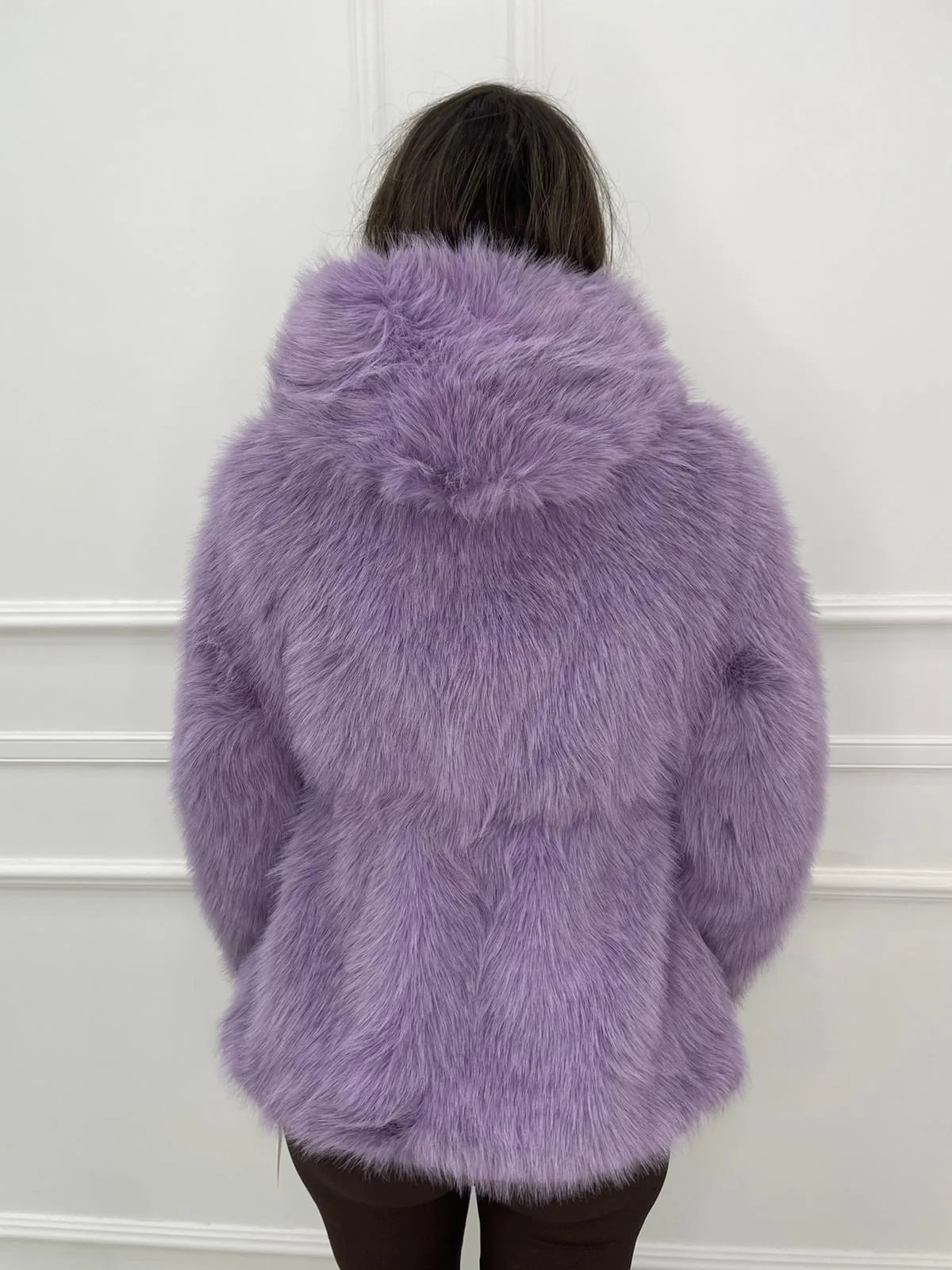 Pelliccia eco tinta unita con laccetti in vita regolabili - immagine 3