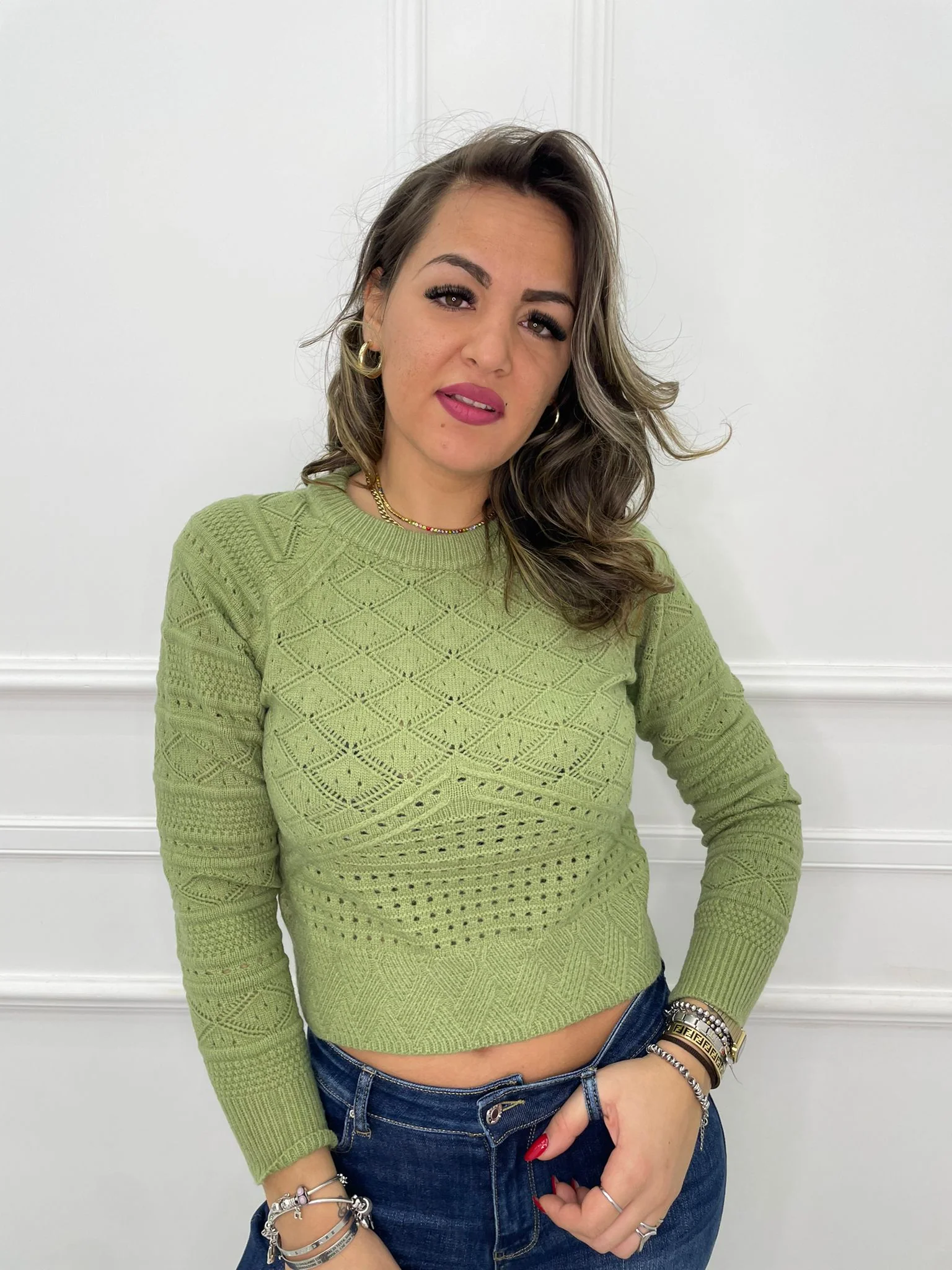 Maglia giro collo tinta unita trama ricamata