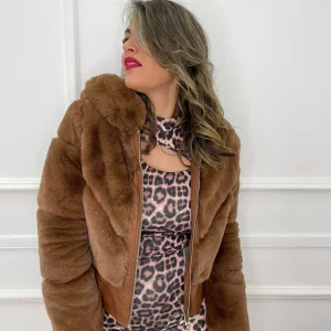 Pelliccia con inserti eco pelle e cappuccio