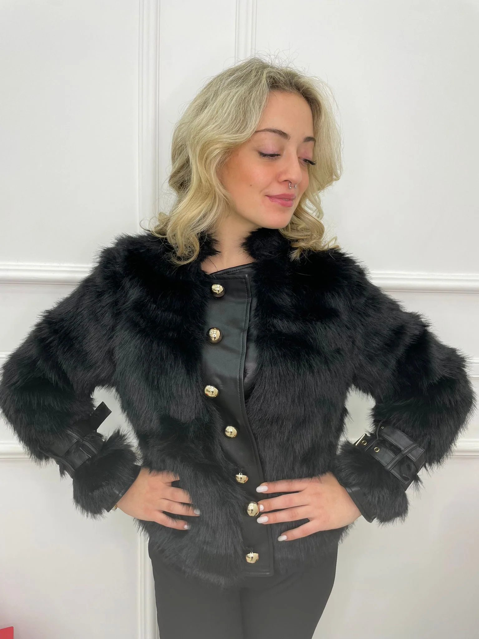 Pelliccia eco con bottoni grandi oro - immagine 9