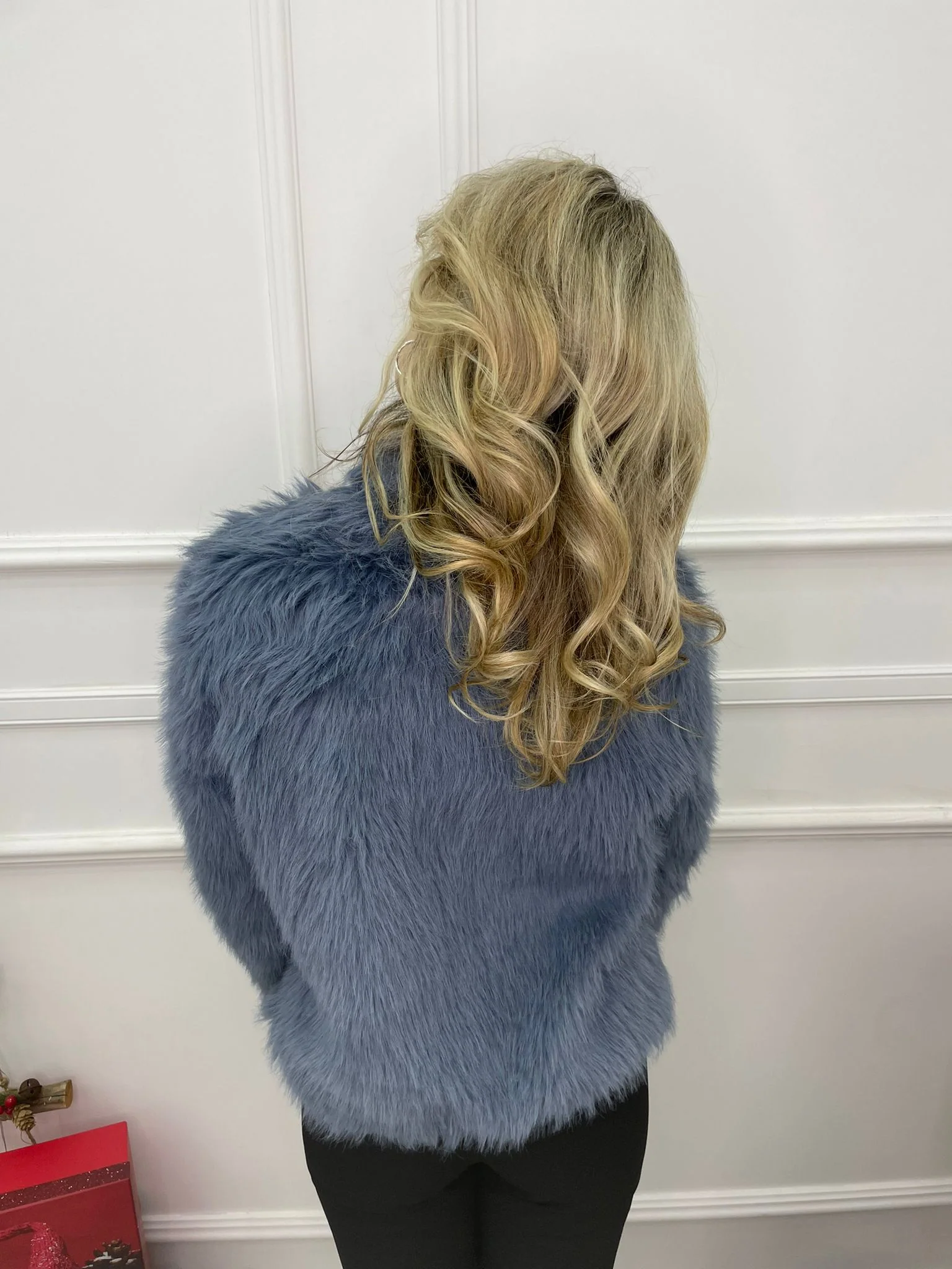 Pelliccia eco con bottoni grandi oro - immagine 4