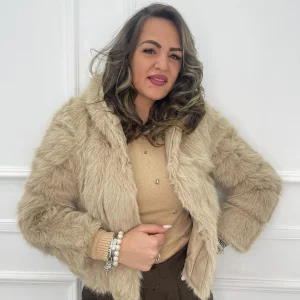 Pelliccia eco tinta unita con ciappe e cappuccio