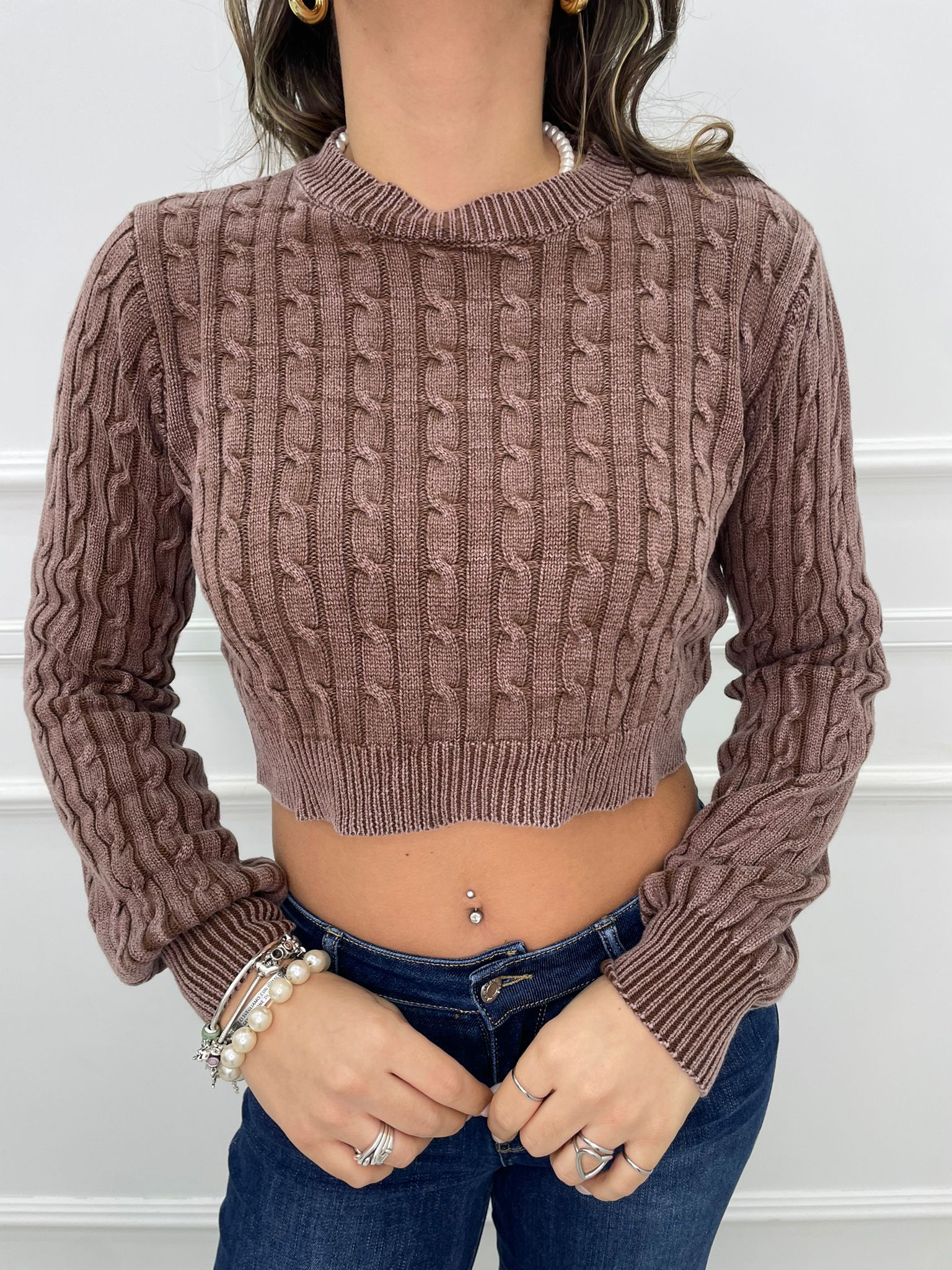 Maglioncino crop slavato giro collo - immagine 8