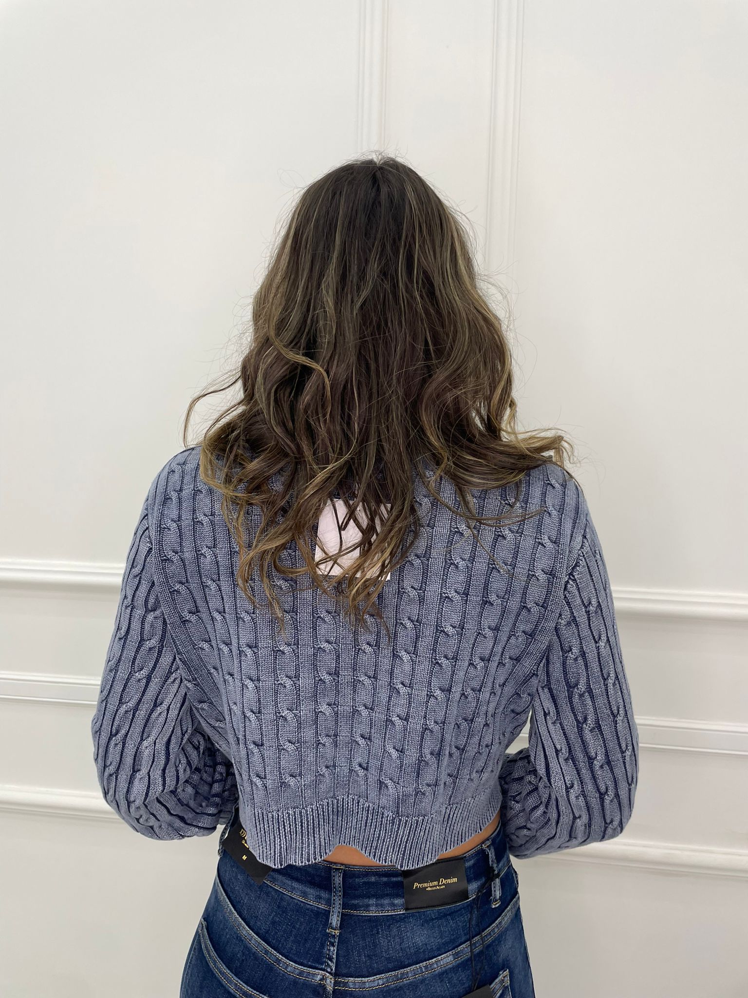 Maglioncino crop slavato giro collo - immagine 3