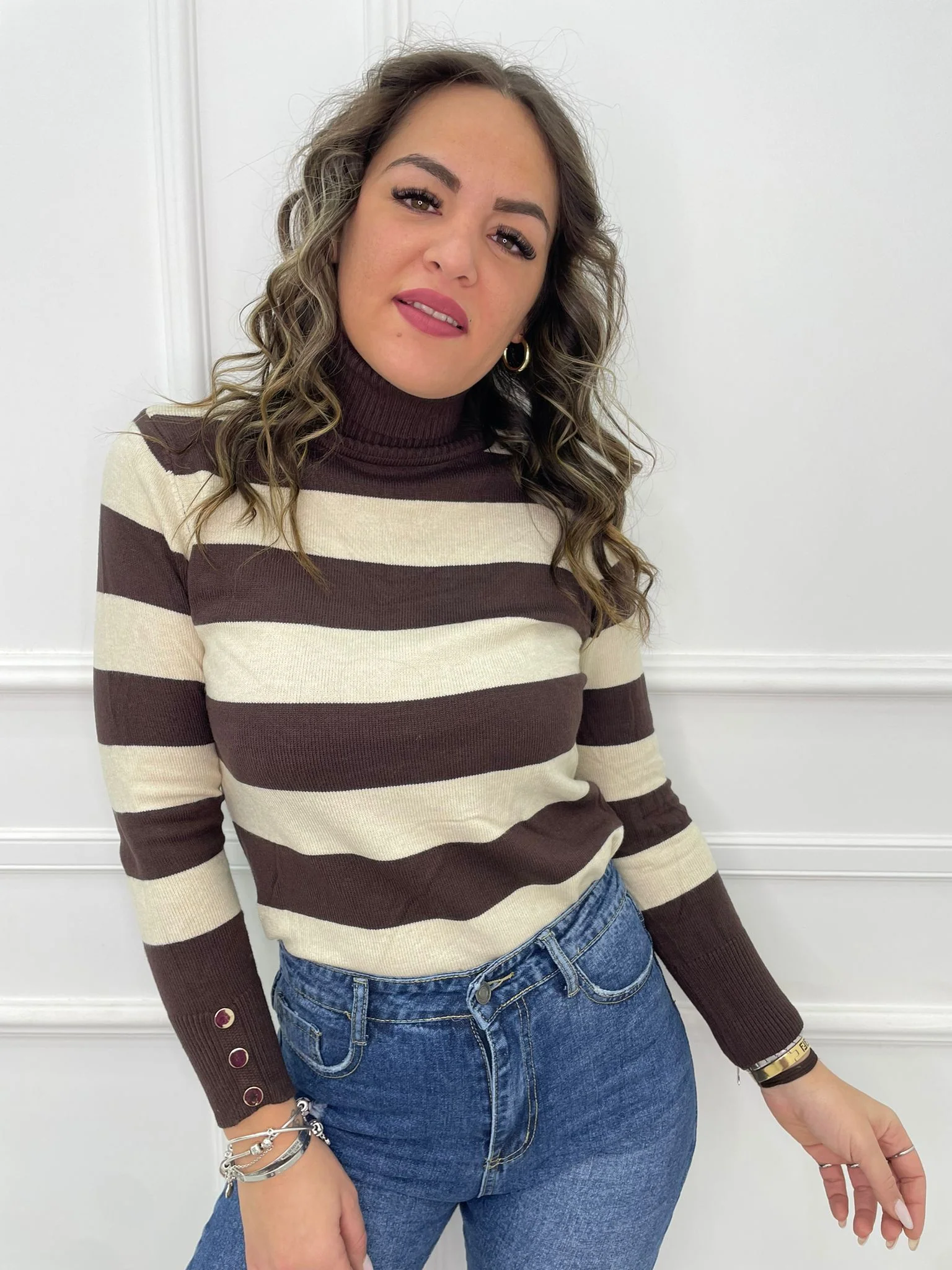 Maglione collo alto a righe colorate - immagine 2